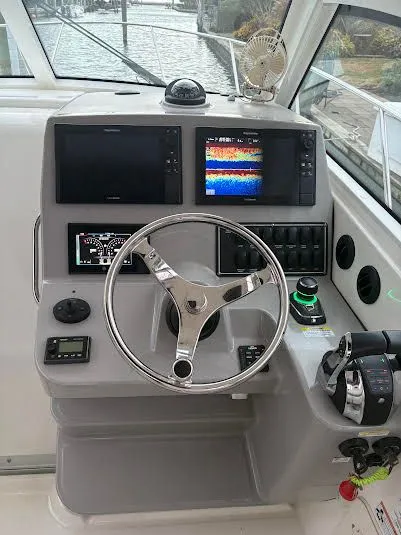 Slide: The Image of Boston Whaler 315 Conquest 2017 - 13