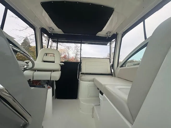 Slide: The Image of Boston Whaler 315 Conquest 2017 - 8