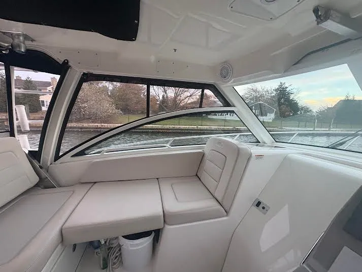 Slide: The Image of Boston Whaler 315 Conquest 2017 - 9