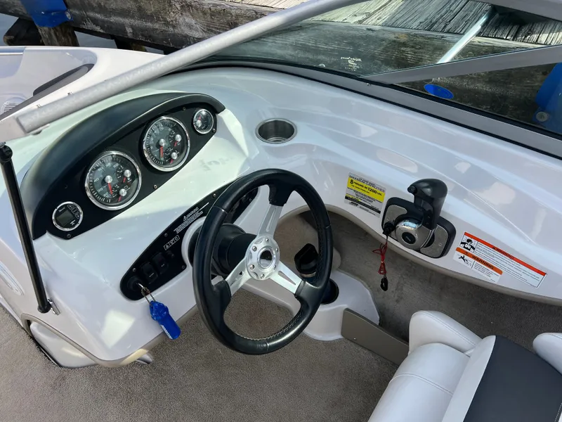 Slide: The Image of Four Winns H190 2010 - 7