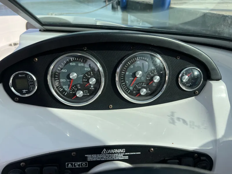 Slide: The Image of Four Winns H190 2010 - 8