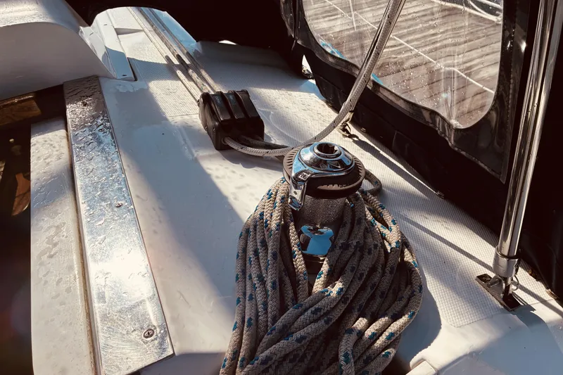 Slide: The Image of Deck of 2005 Hunter 33 sailboat with winch and coiled rope. - 19