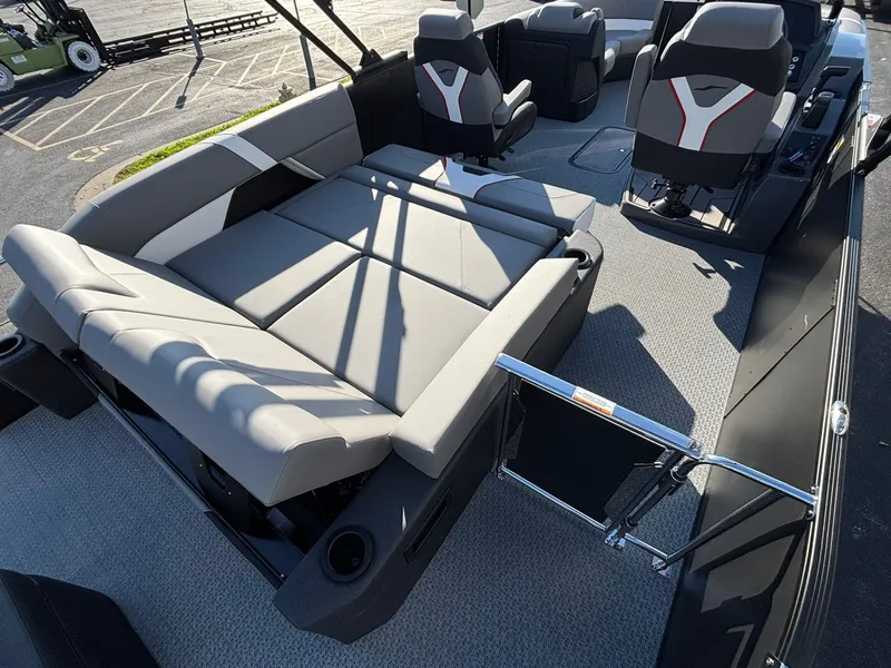 Slide: The Image of Evotti 723 CS 2026 - 32