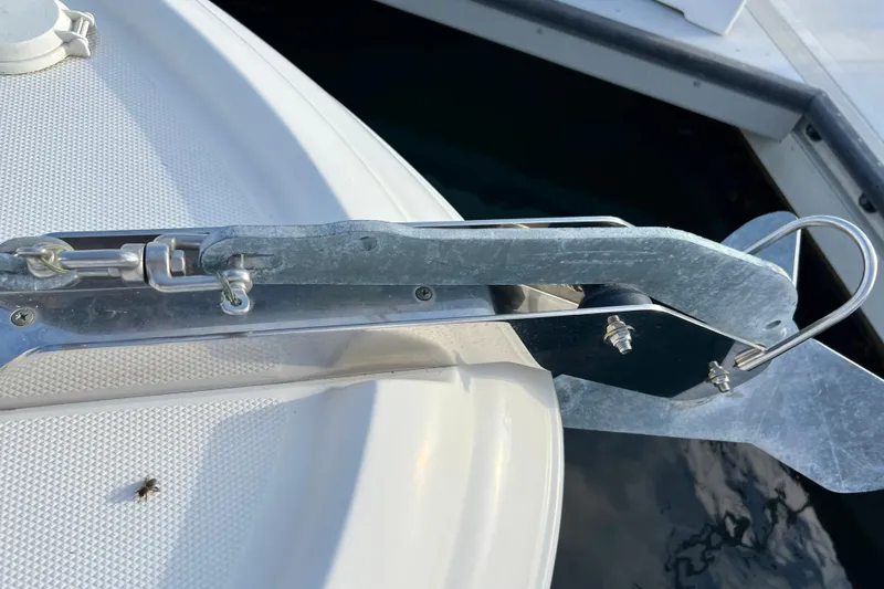 Slide: The Image of Anchor mechanism on a 2004 Sea Ray 320 Sundancer boat. - 21