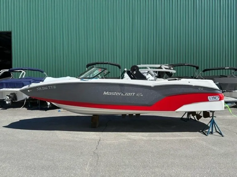 Slide: The Image of MasterCraft NXT22 2020 - 2
