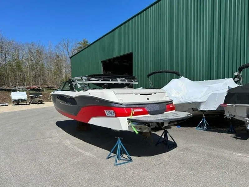 Slide: The Image of MasterCraft NXT22 2020 - 8