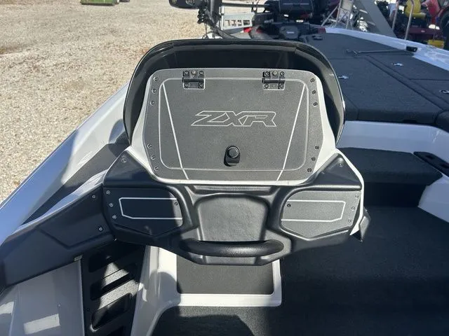 Slide: The Image of Skeeter ZXR20 2021 - 14