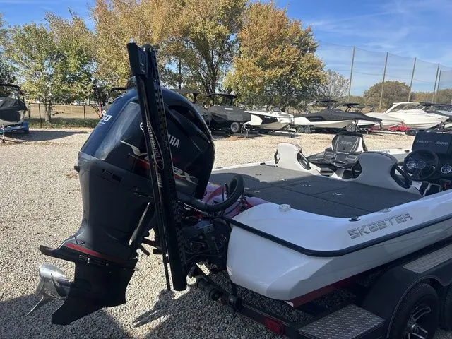 Slide: The Image of Skeeter ZXR20 2021 - 5