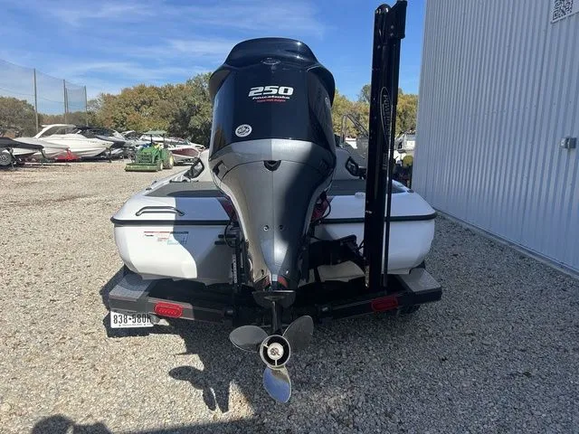 Slide: The Image of Skeeter ZXR20 2021 - 6