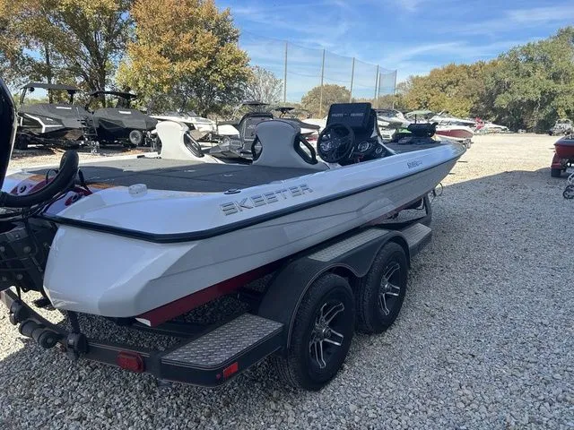 Slide: The Image of Skeeter ZXR20 2021 - 7