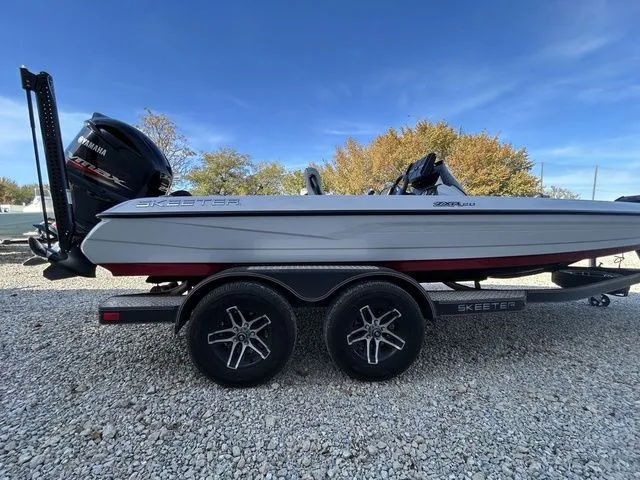 Slide: The Image of Skeeter ZXR20 2021 - 8