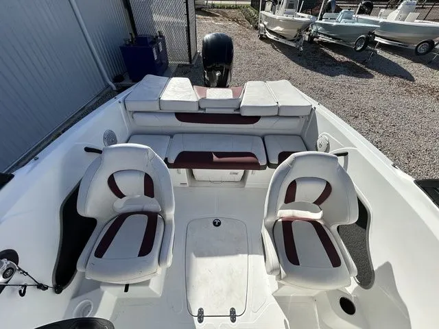 Slide: The Image of Tahoe 450 TF 2021 - 13