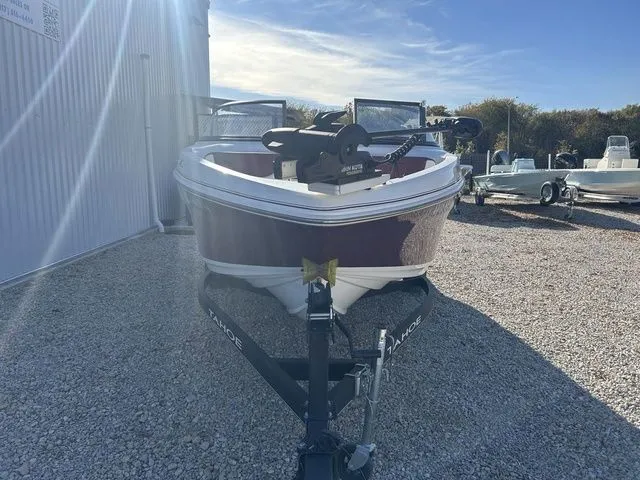 Slide: The Image of Tahoe 450 TF 2021 - 8