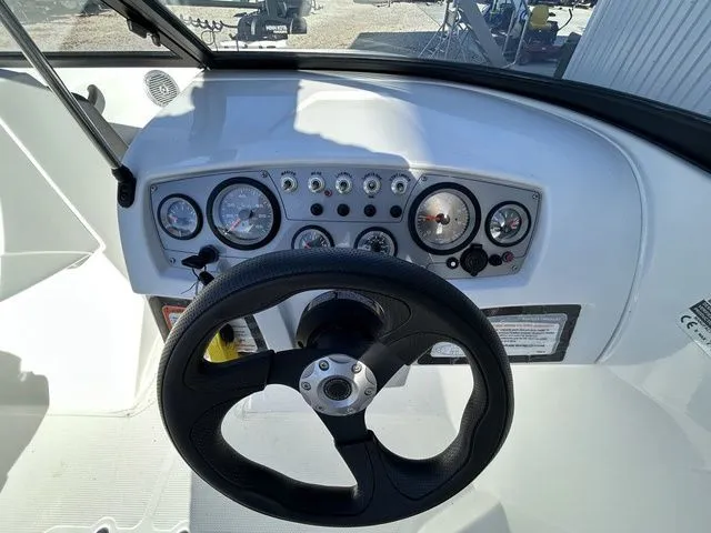 Slide: The Image of Tahoe 450 TF 2021 - 9