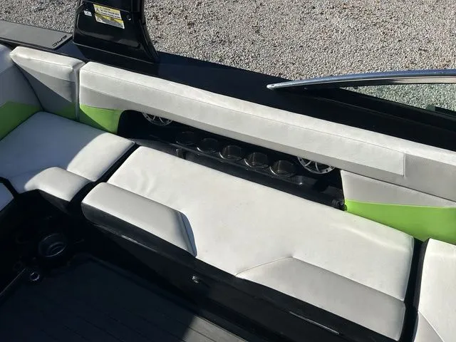 Slide: The Image of Epic 23V 2016 - 16