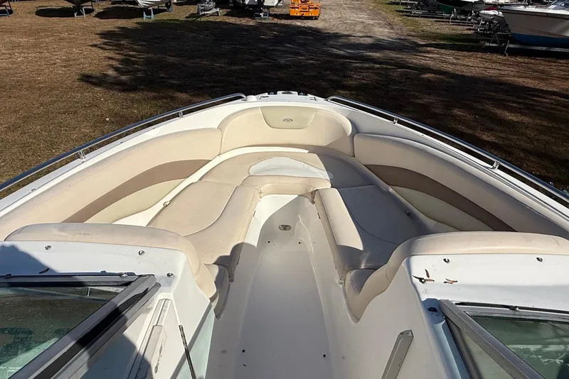 Slide: The Image of 2006 Chaparral 256 SSi boat with spacious bow seating area. - 5