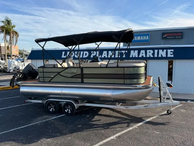 The Image of Bentley Pontoons Legacy Cruise 203 2026 - 1