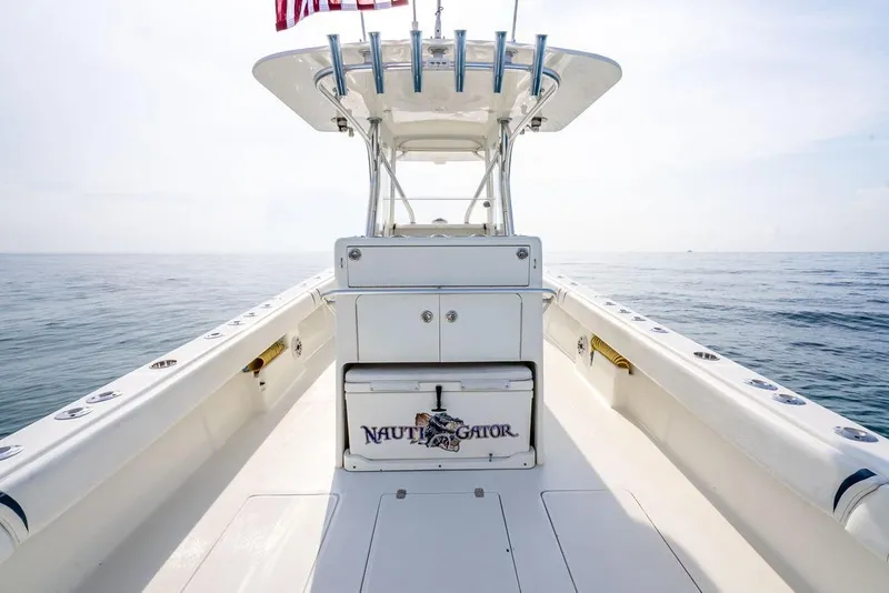 Slide: The Image of 2014 SeaVee 34 boat deck with open ocean view and American flag. - 38