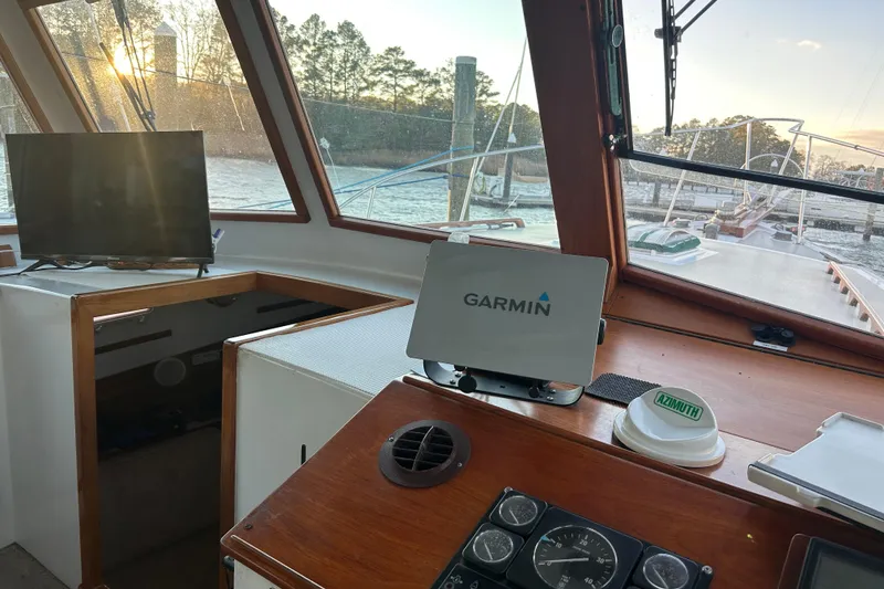 Slide: The Image of Interior of a 1991 Holland 38 boat with Garmin navigation system and scenic view. - 10