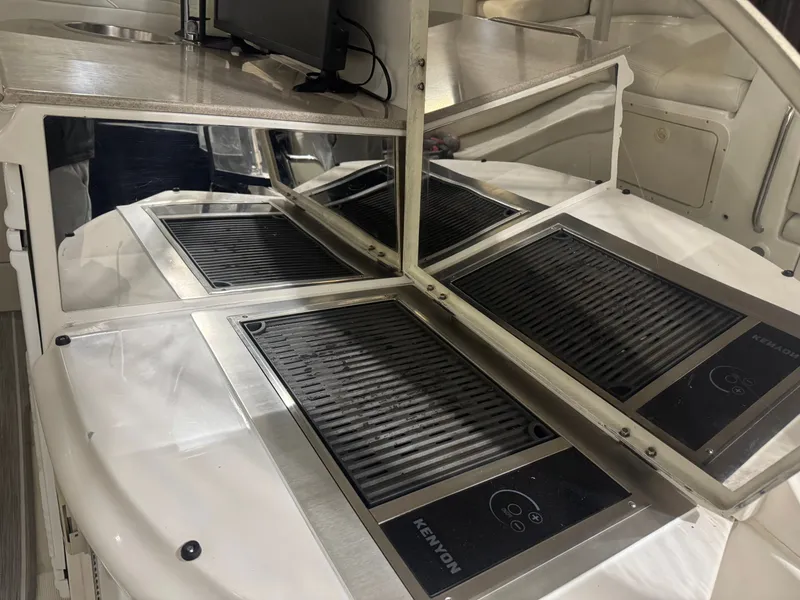 Slide: The Image of Regal Commodore 4260 2004 - 13