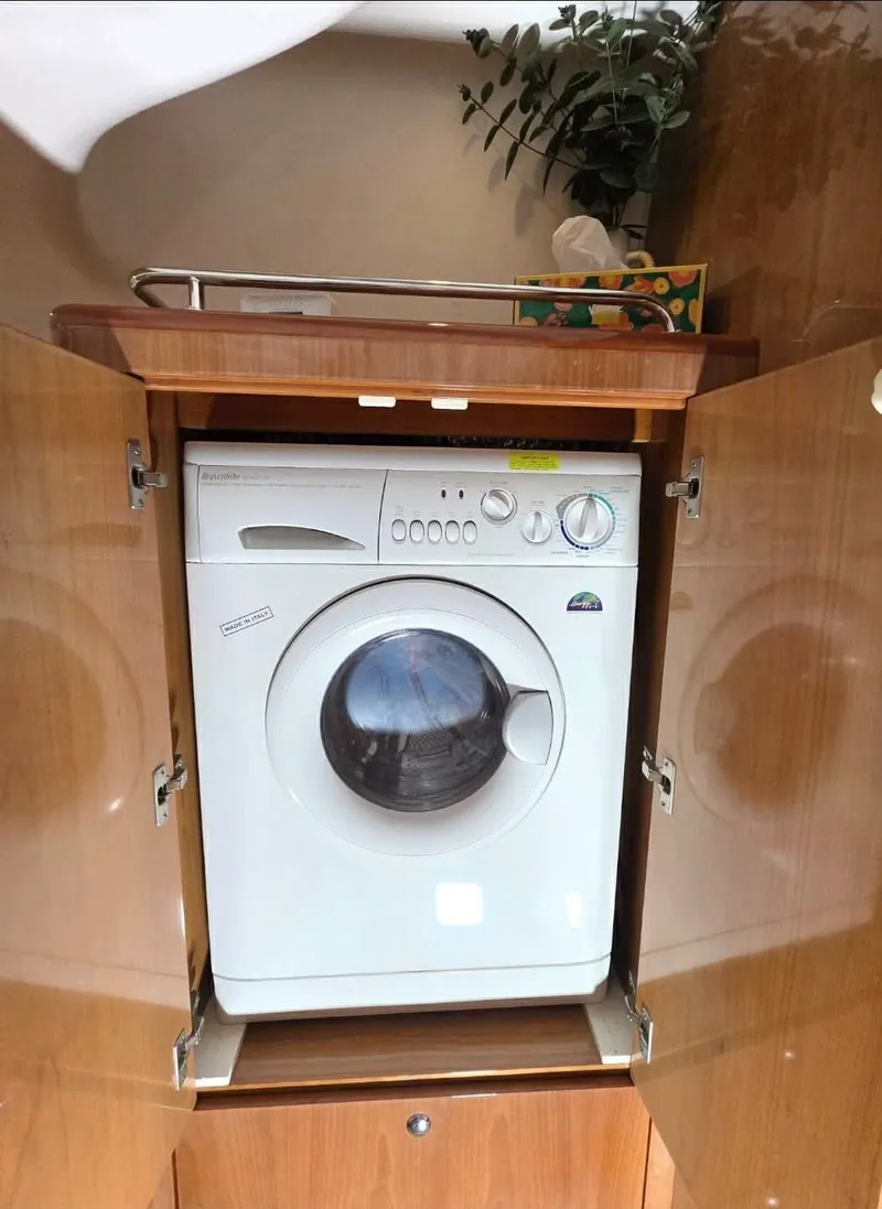 Slide: The Image of Regal Commodore 4260 2004 - 42