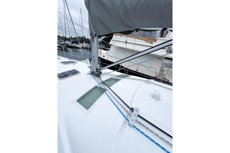 Slide: The Image of 2007 Beneteau 373 sailboat deck with rigging and hatches in marina setting. - 24