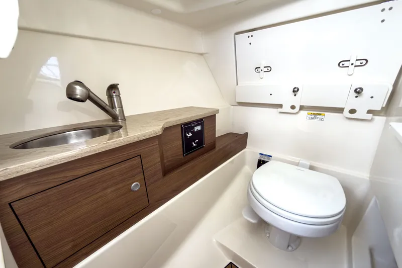 Slide: The Image of Boston Whaler 280 Vantage 2026 - 19