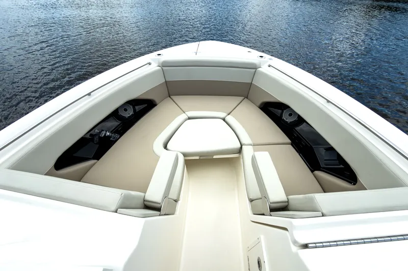 Slide: The Image of Boston Whaler 280 Vantage 2026 - 20