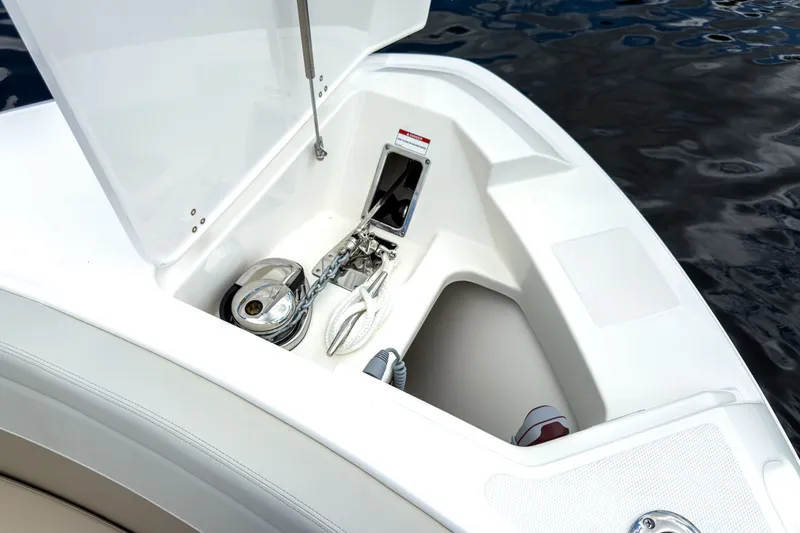 Slide: The Image of Boston Whaler 280 Vantage 2026 - 21