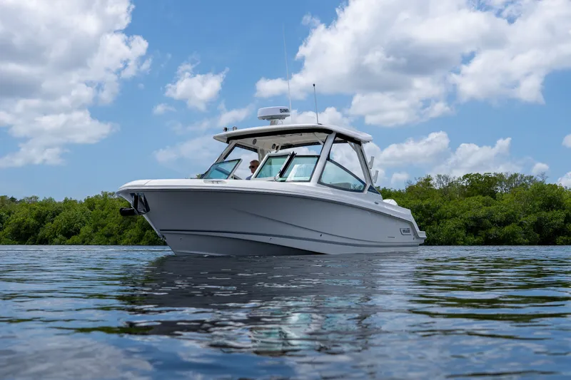 Slide: The Image of Boston Whaler 280 Vantage 2026 - 26