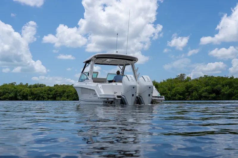 Slide: The Image of Boston Whaler 280 Vantage 2026 - 28