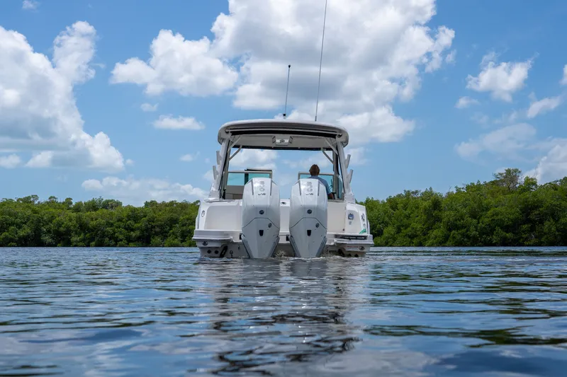Slide: The Image of Boston Whaler 280 Vantage 2026 - 29