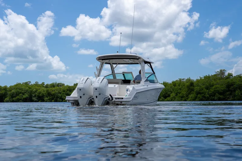 Slide: The Image of Boston Whaler 280 Vantage 2026 - 30
