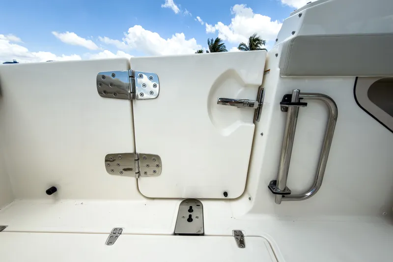 Slide: The Image of Boston Whaler 280 Vantage 2026 - 9