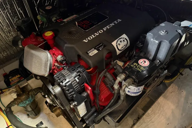 Slide: The Image of Volvo Penta engine in 2006 Cruisers Yachts 415 Express Motoryacht. - 34