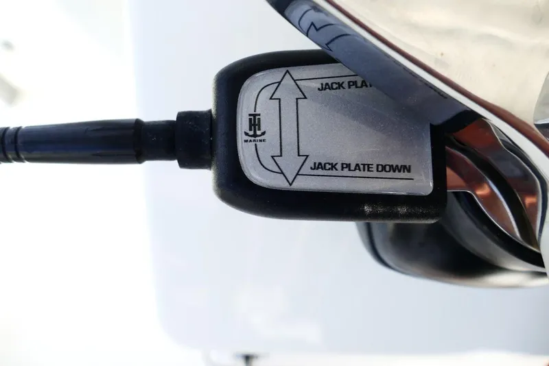 Slide: The Image of Jack plate control on Avenger AV26, 2026 model, with up and down arrows. - 31