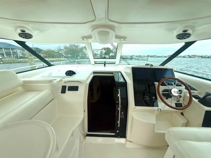 Slide: The Image of Tiara 4300 Sovran 2006 - 17