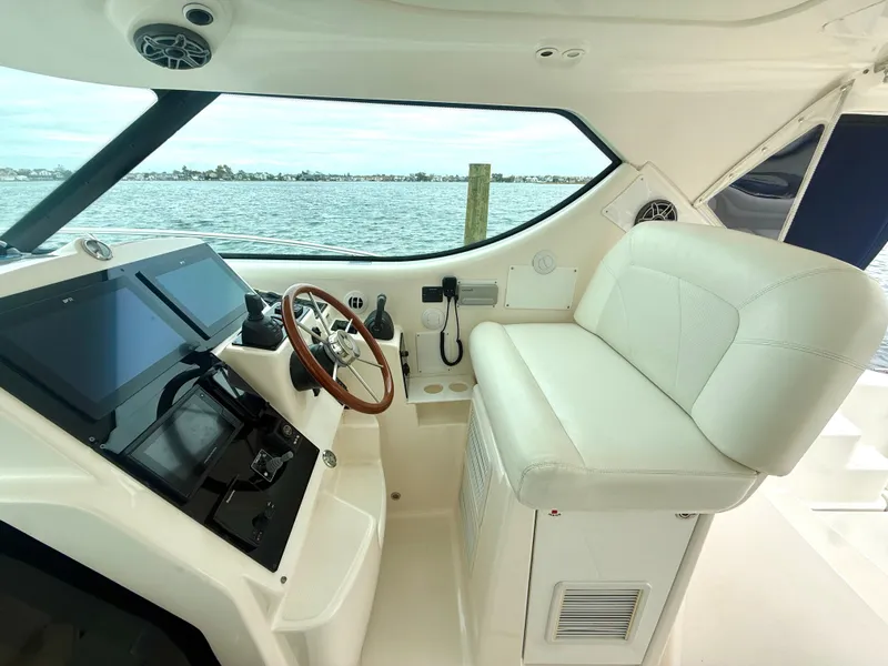 Slide: The Image of Tiara 4300 Sovran 2006 - 19