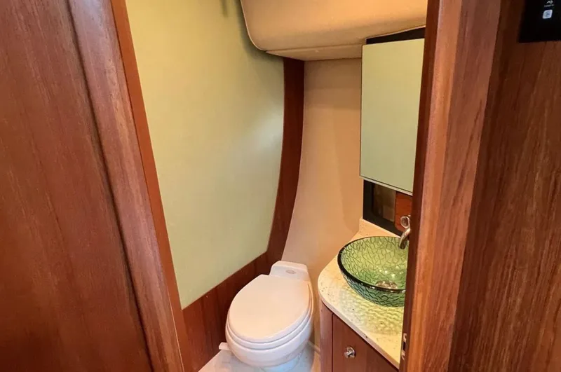 Slide: The Image of Tiara 4300 Sovran 2006 - 27