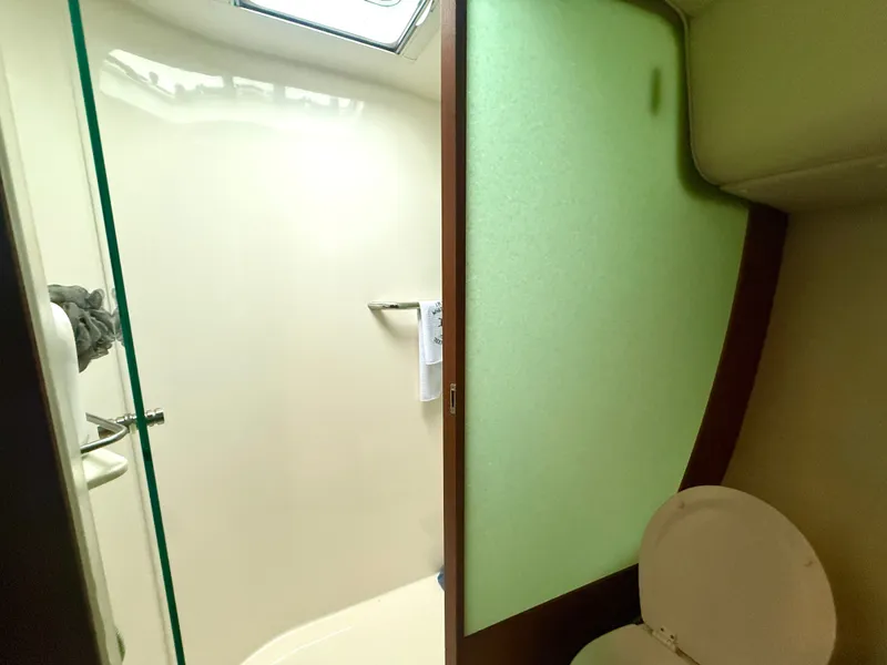 Slide: The Image of Tiara 4300 Sovran 2006 - 28