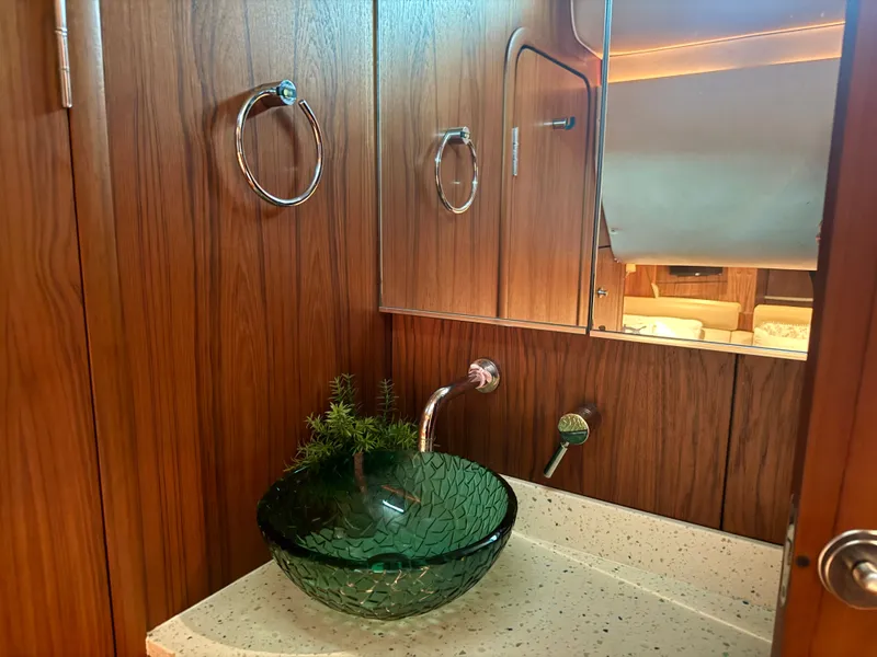 Slide: The Image of Tiara 4300 Sovran 2006 - 31