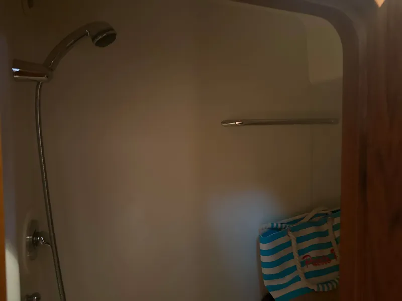 Slide: The Image of Tiara 4300 Sovran 2006 - 32