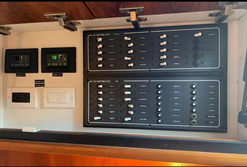 Slide: The Image of Tiara 4300 Sovran 2006 - 34