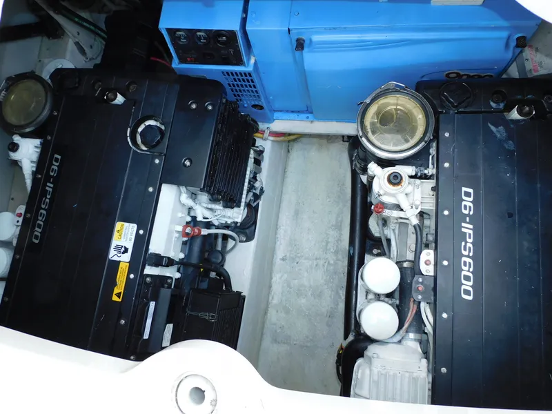 Slide: The Image of Tiara 4300 Sovran 2006 - 35