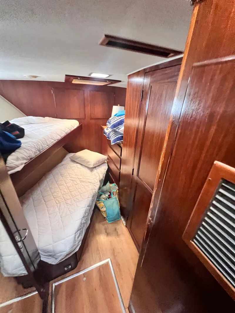 Slide: The Image of Hatteras 54MY 1987 - 18