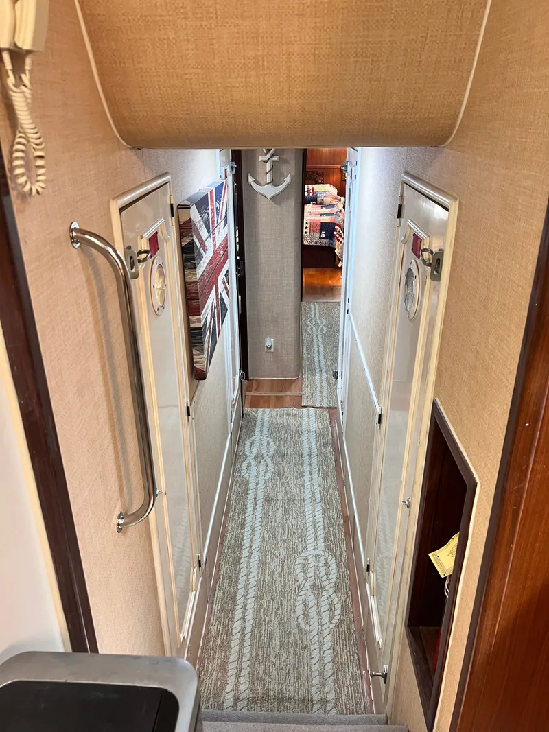 Slide: The Image of Hatteras 54MY 1987 - 19