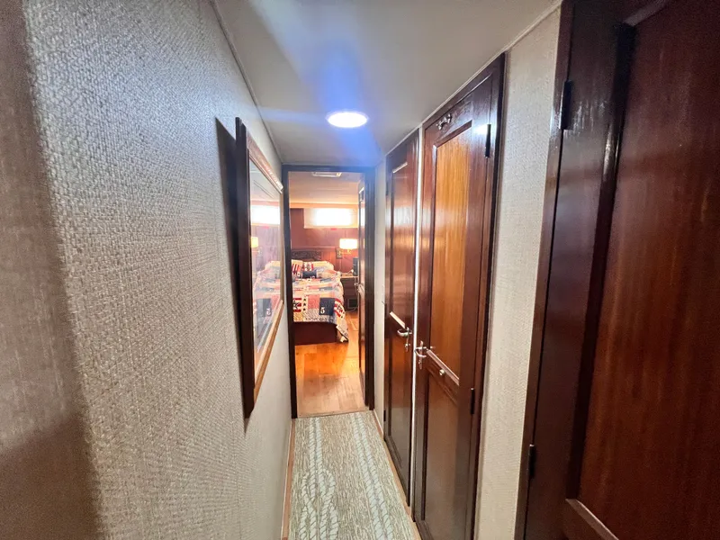 Slide: The Image of Hatteras 54MY 1987 - 23