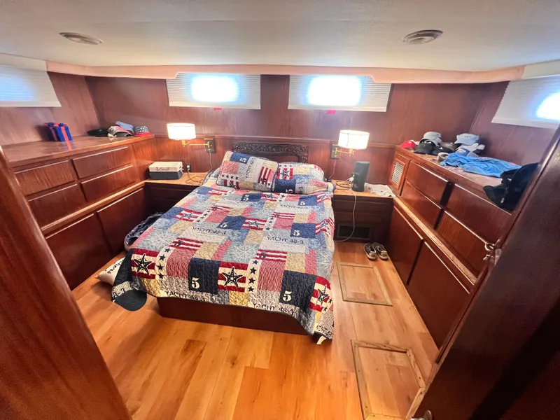 Slide: The Image of Hatteras 54MY 1987 - 24