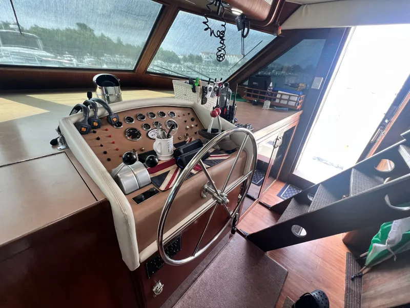 Slide: The Image of Hatteras 54MY 1987 - 31