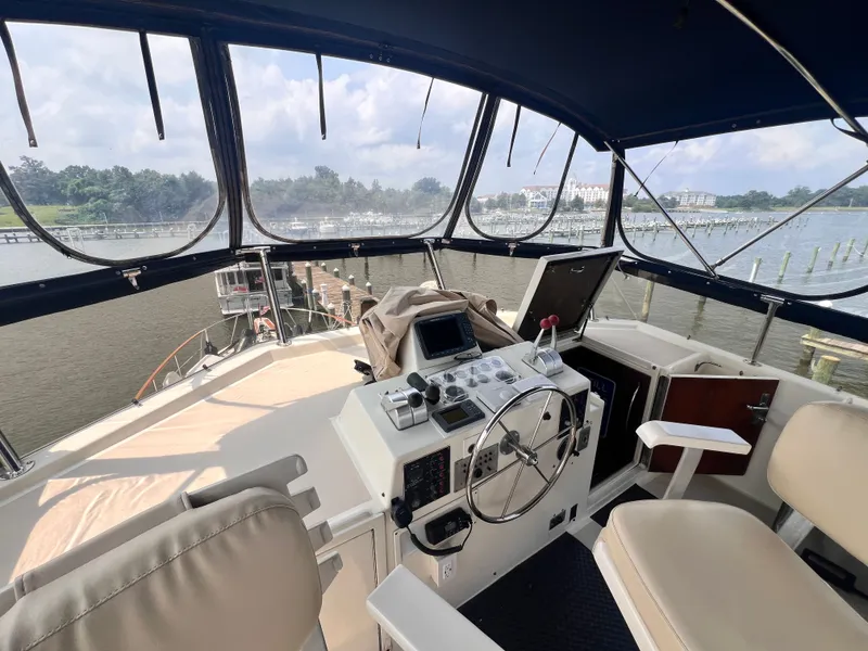 Slide: The Image of Hatteras 54MY 1987 - 37